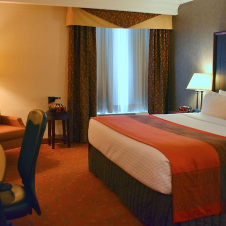 Hamilton Plaza Hotel And Conference Centre מראה חיצוני תמונה